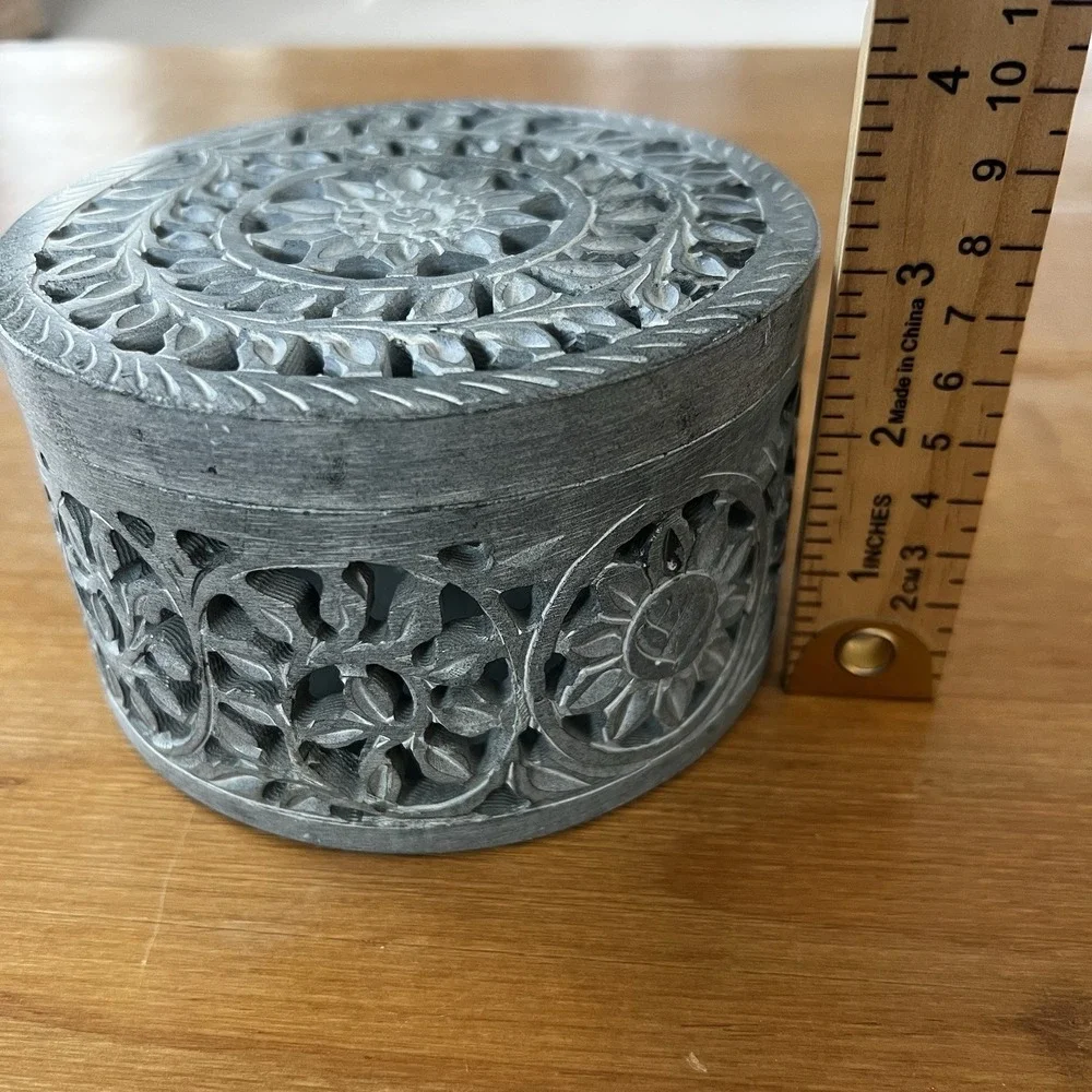 Hand Carved‎ Soapstone Trinket Box Round Floral Lidded Jewelry Keepsake Gray